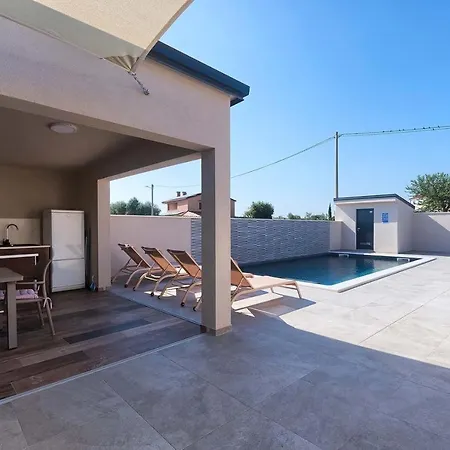 Ani Villa