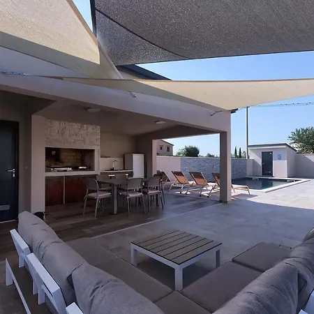 Ani Villa